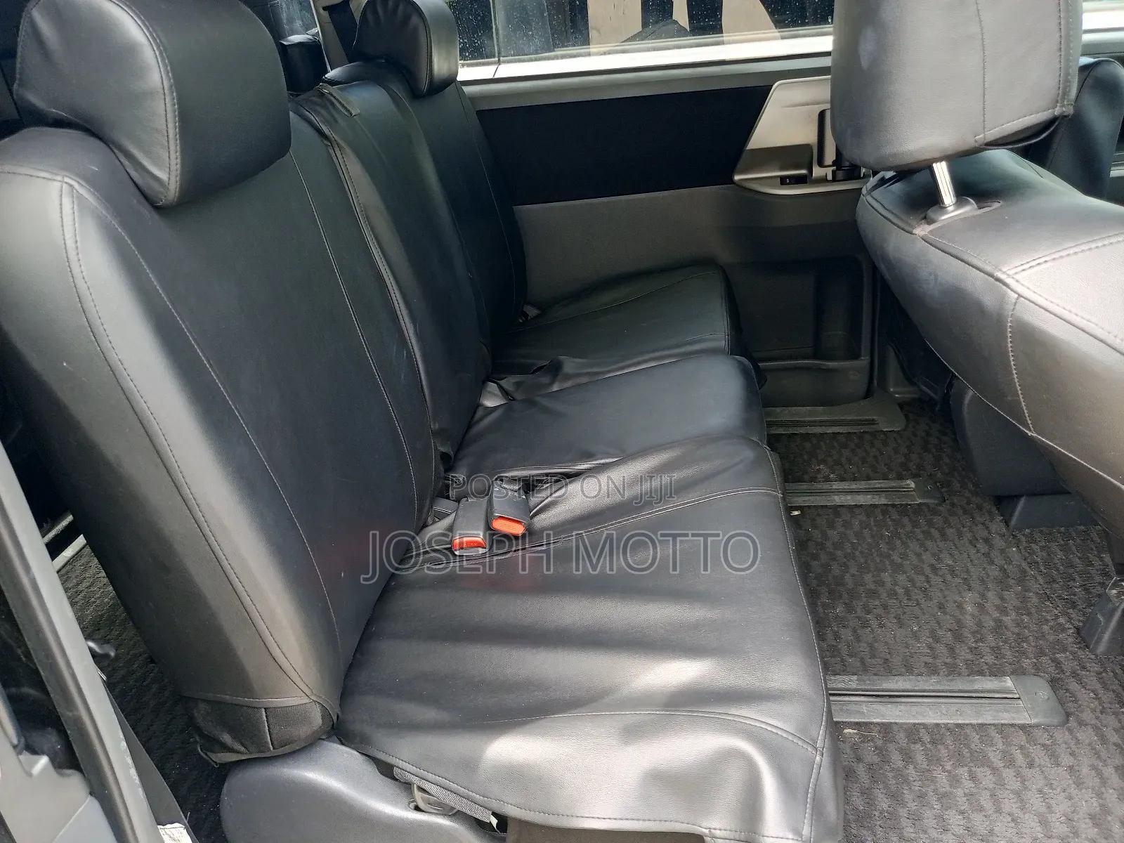 Toyota Noah 2.0 143hp AWD (8 Seater) 2008 Black