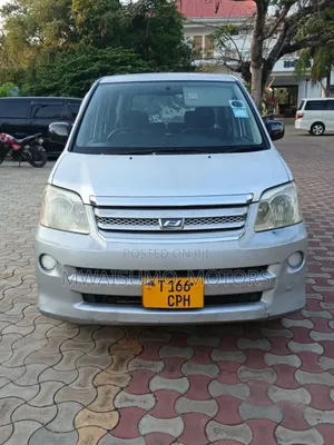 Toyota Noah 2005 Silver