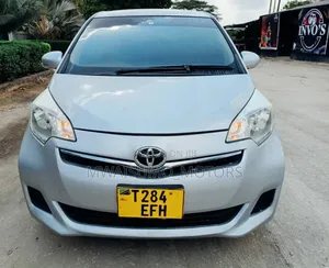 Toyota Ractis 2012 Silver