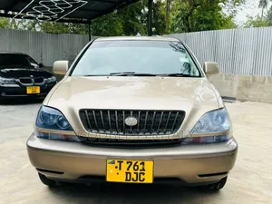 Toyota Harrier 2002 Gold