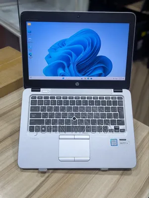 Laptop HP EliteBook 820 G3 8GB Intel Core I3 SSD 256GB