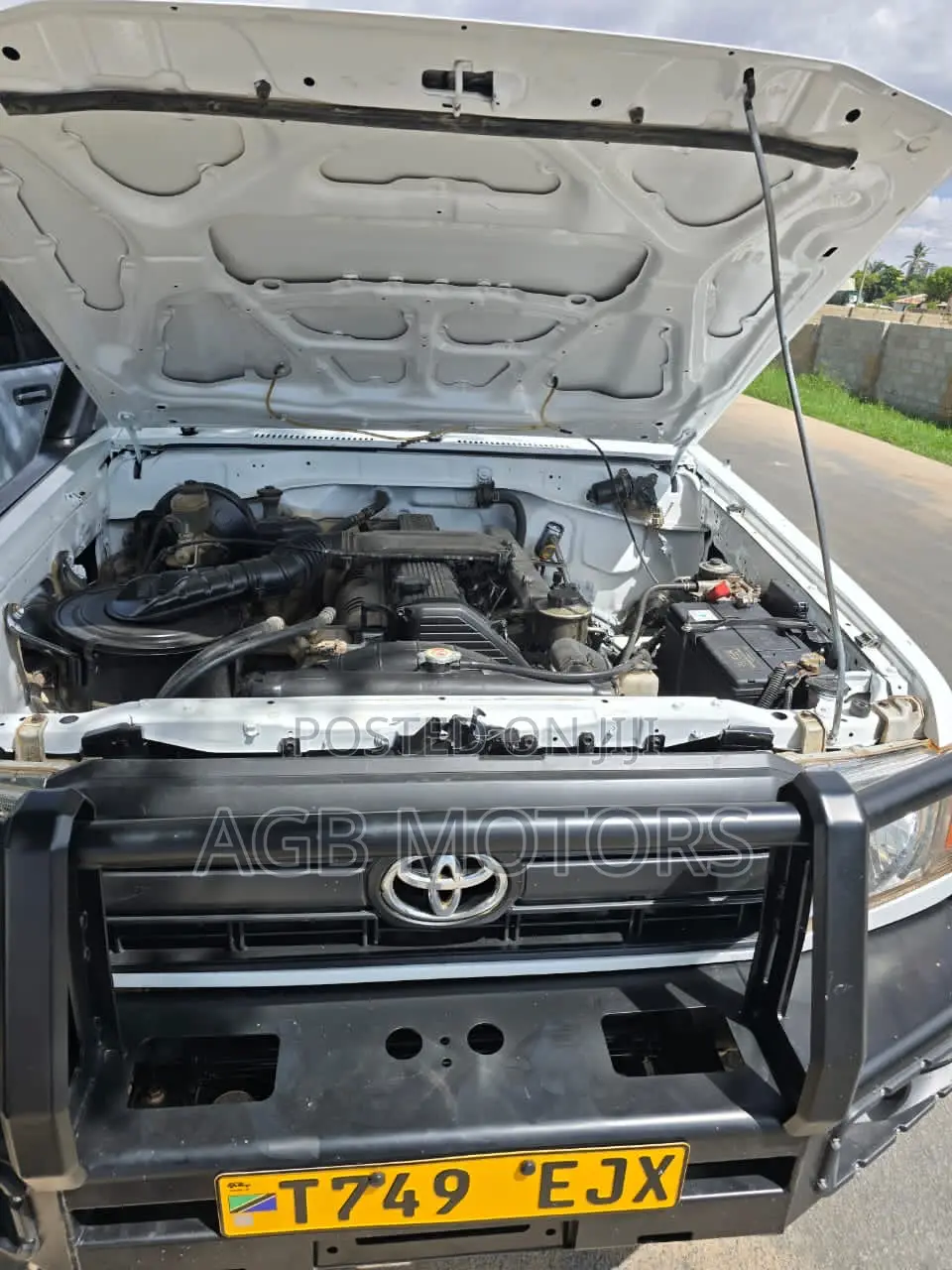 Toyota Land Cruiser 2010 White