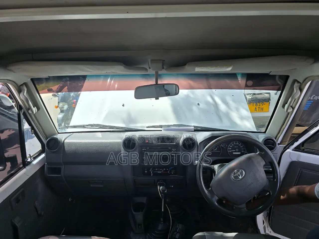 Toyota Land Cruiser 2010 White