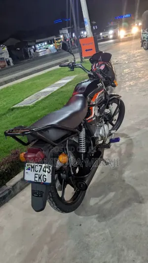 New TVS HLX 125 2025 Black