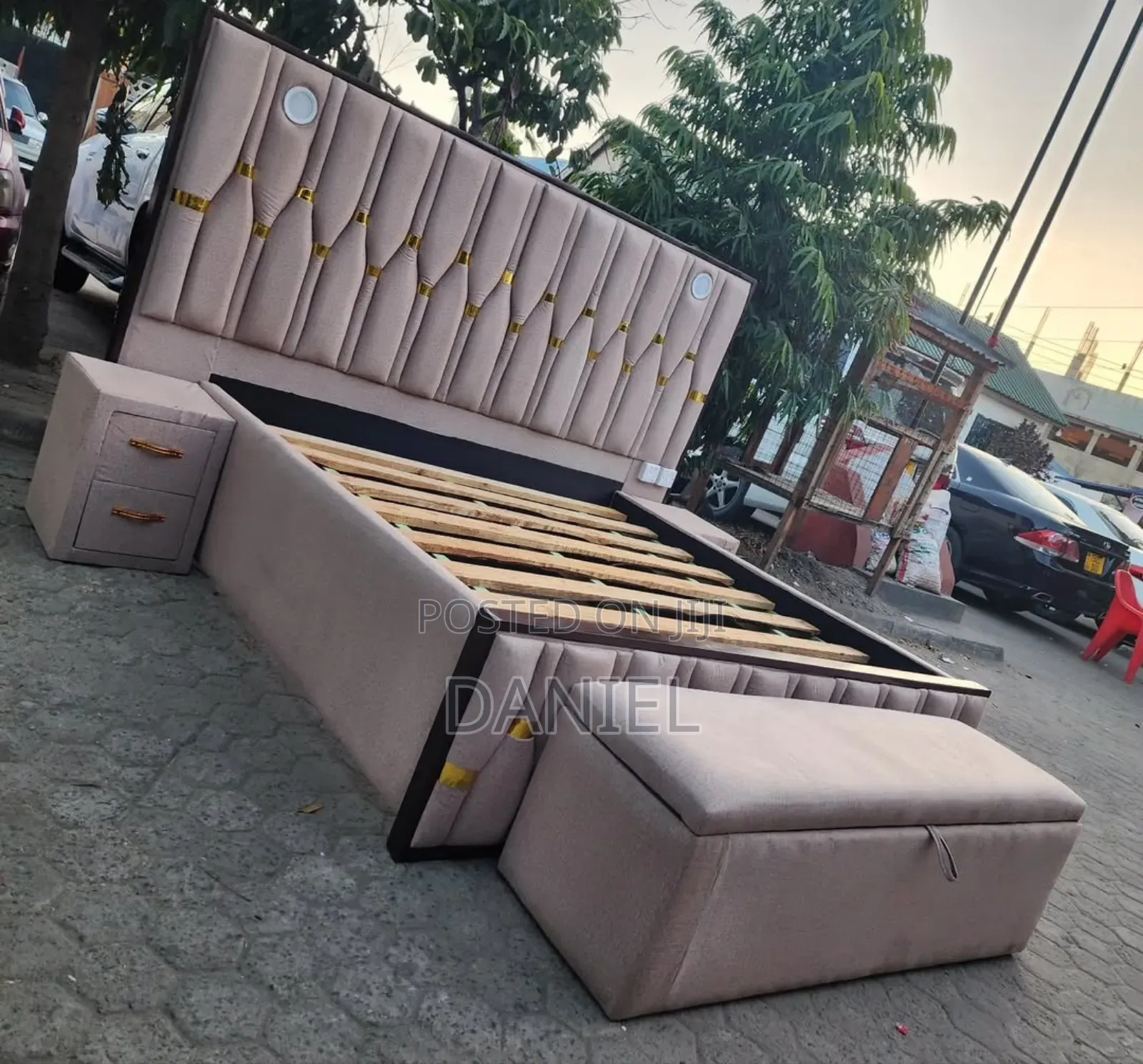 Bedsofa Yenye Local Bond 5*6 Full Bando Na Bedside