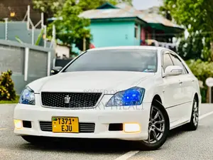 Toyota Crown Royale 2005 White