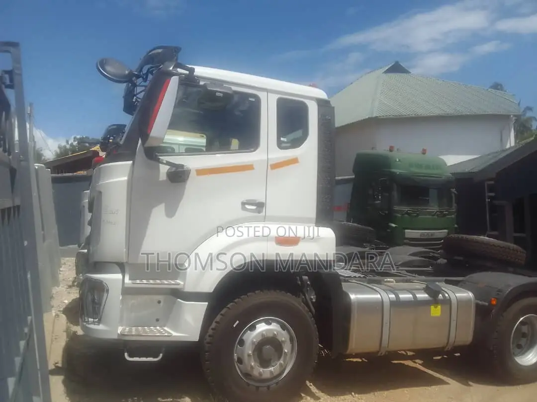 New Howo 371 6x4 Tractor