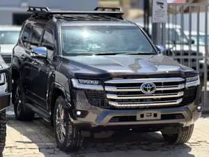 Toyota Land Cruiser LC300 2023 Gray