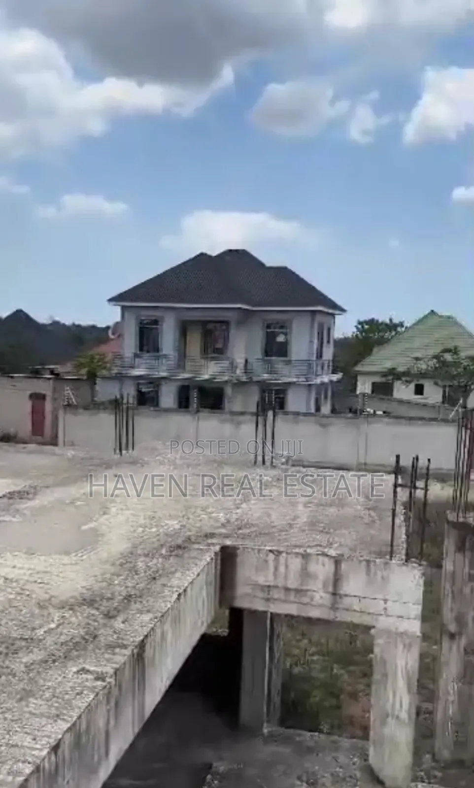 5bdrm House in Goba for sale