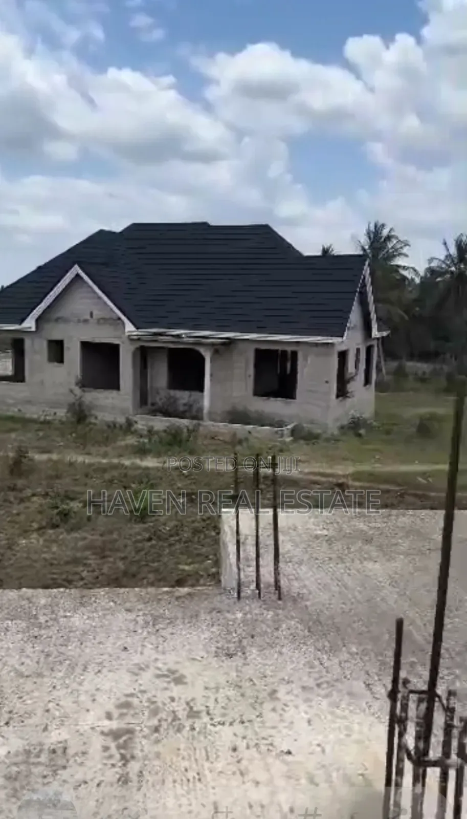 5bdrm House in Goba for sale