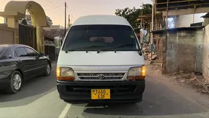 Toyota HiAce 2005 White