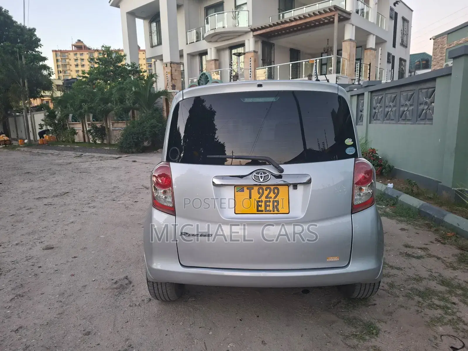 Toyota Ractis 1.3 FWD 2010 Silver