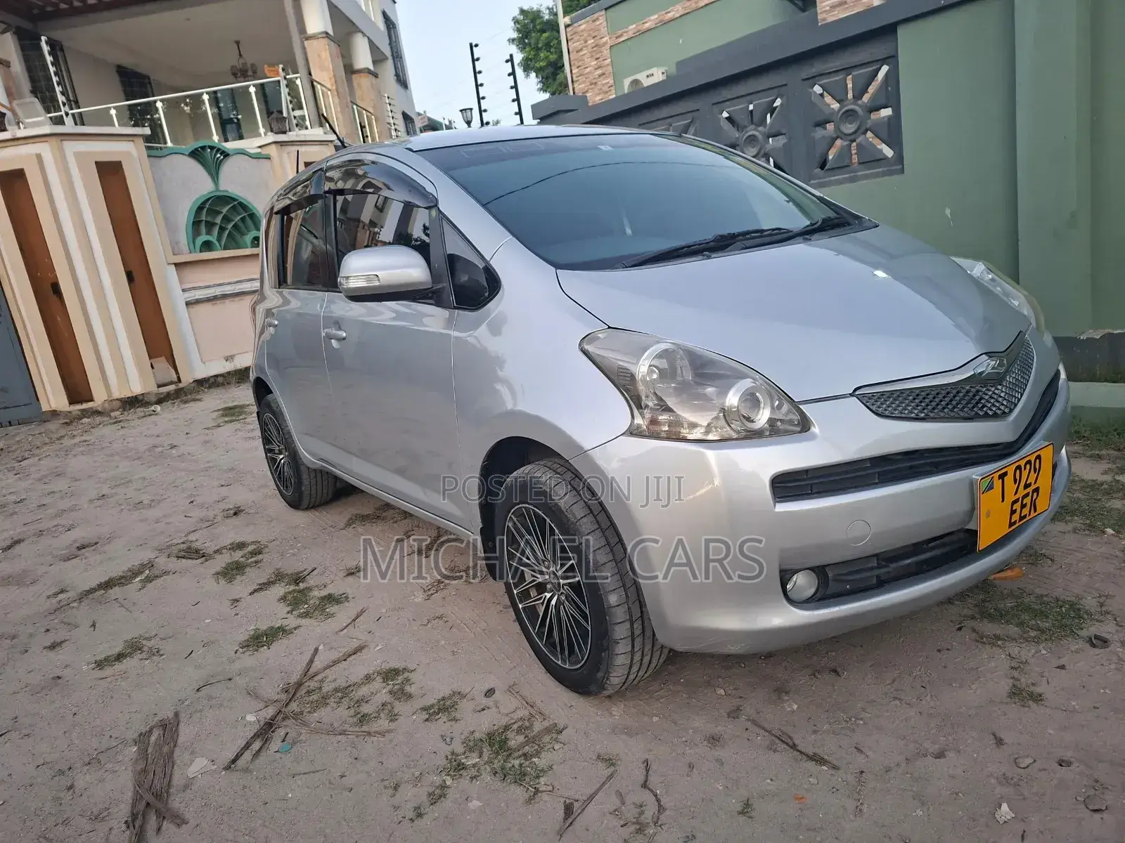 Toyota Ractis 1.3 FWD 2010 Silver