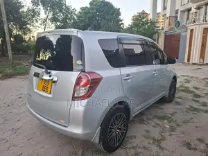 Toyota Ractis 1.3 FWD 2010 Silver