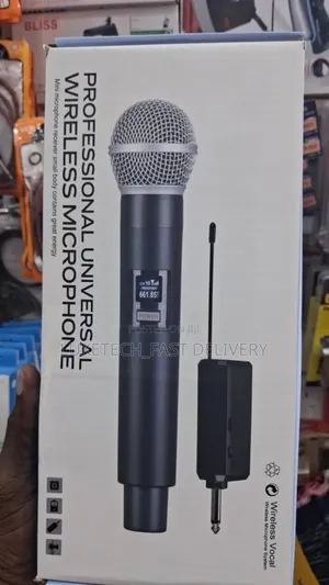Professional Universal Wireless Microphone With a Mini Receiver
