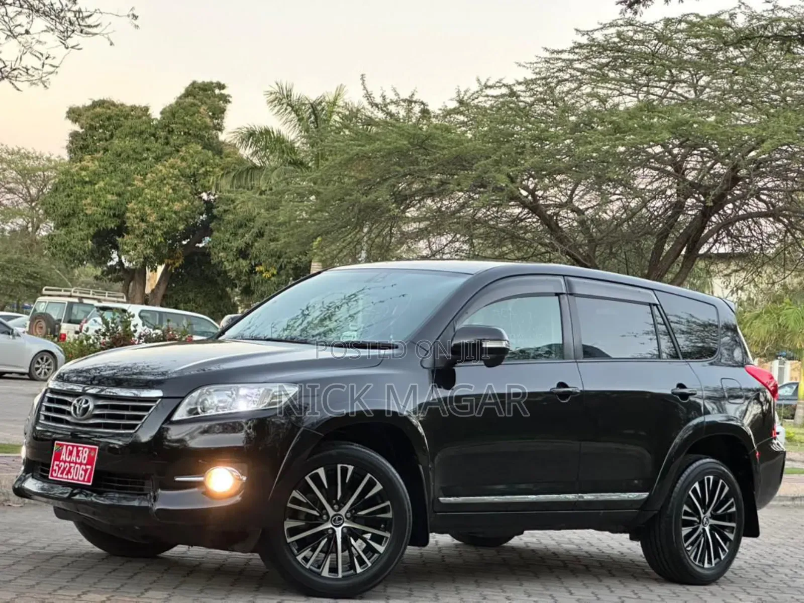 Toyota Vanguard 2012 Black