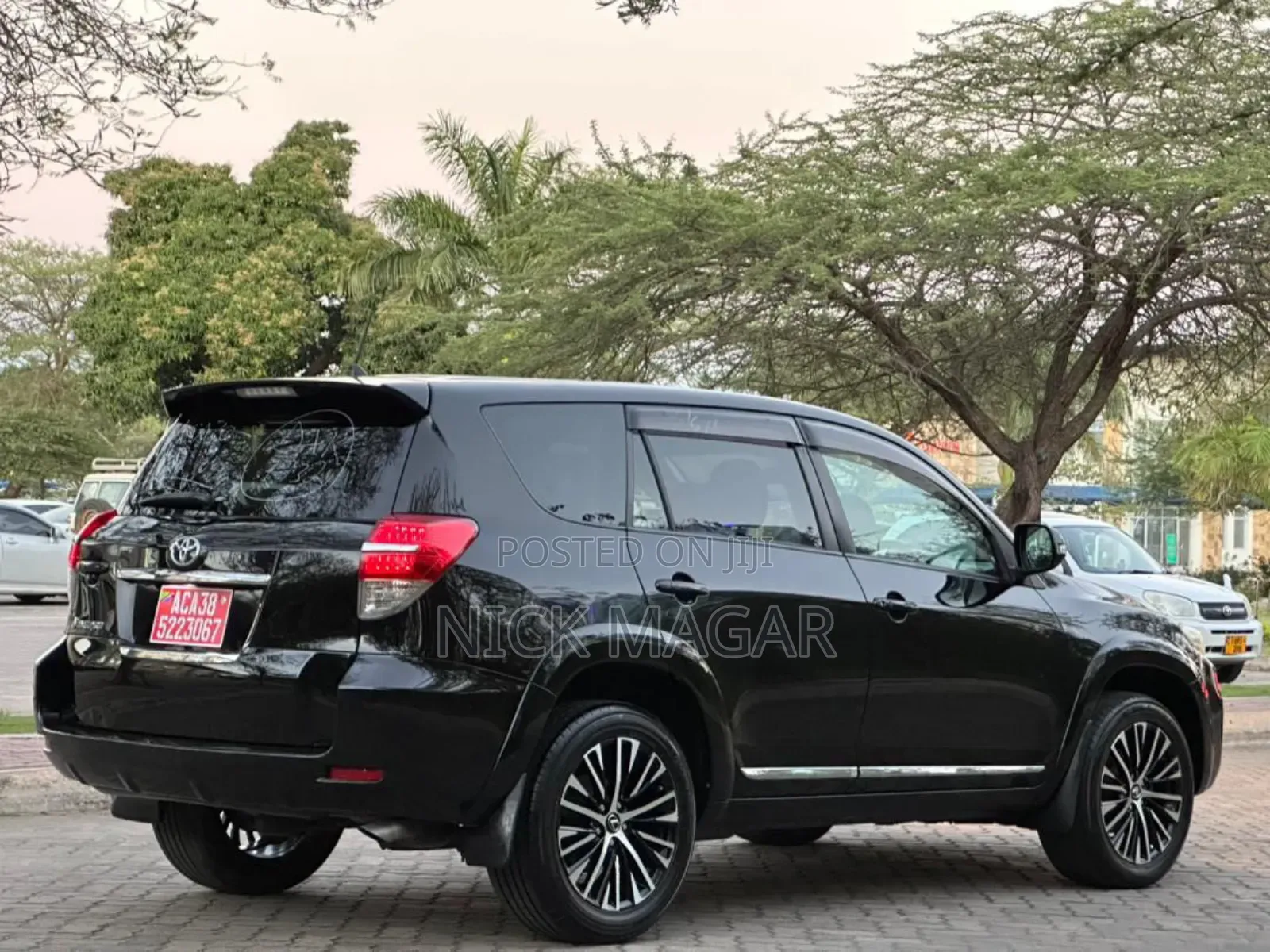 Toyota Vanguard 2012 Black