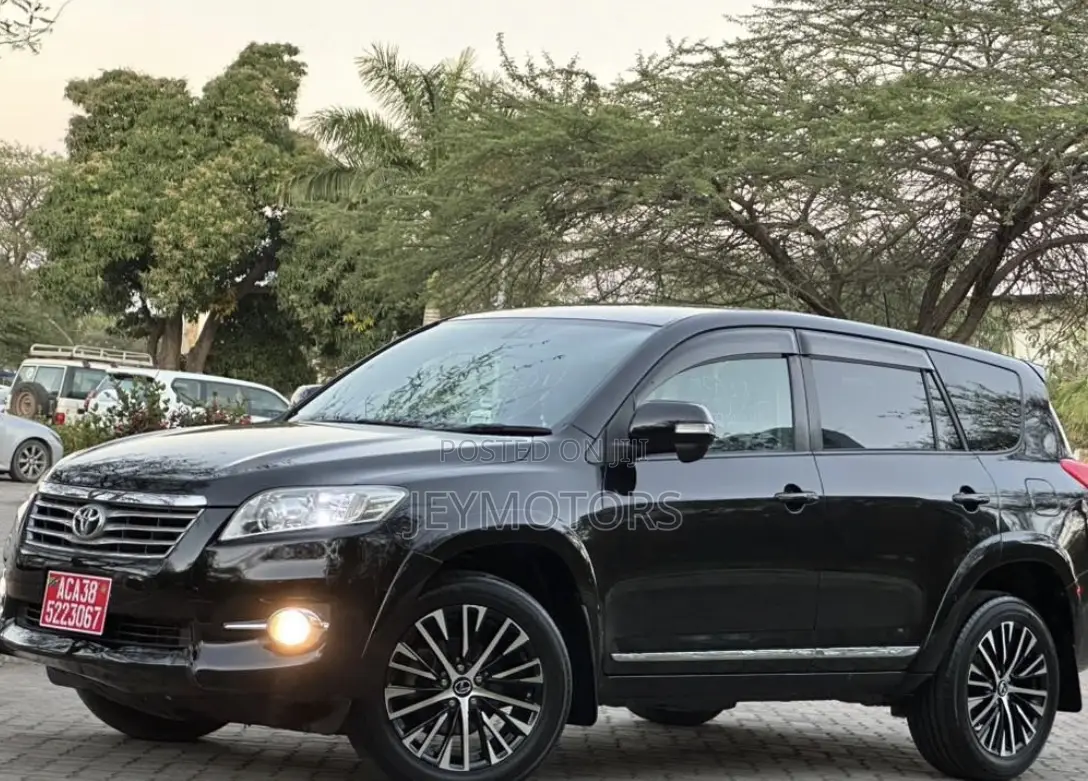 Toyota Vanguard 2012 Black