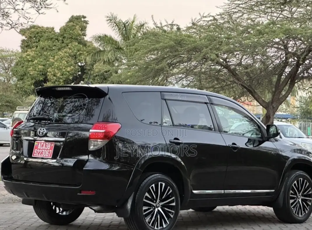 Toyota Vanguard 2012 Black