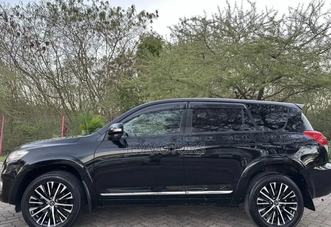 Toyota Vanguard 2012 Black