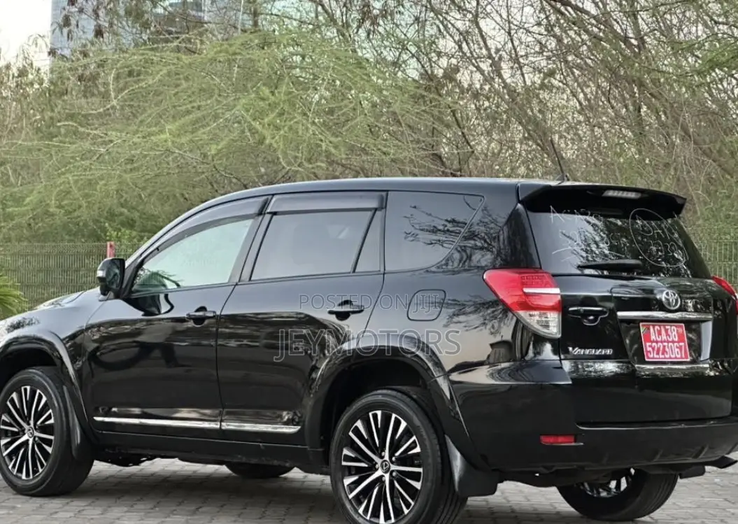 Toyota Vanguard 2012 Black