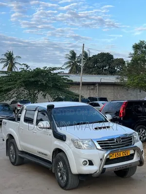 Toyota Hilux 2013 White