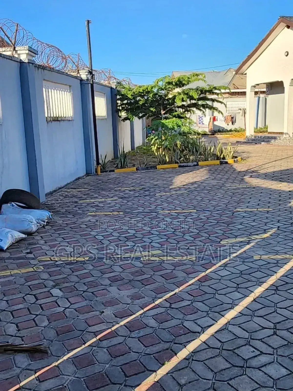 3bdrm House in Mikwambe, Kigamboni for sale