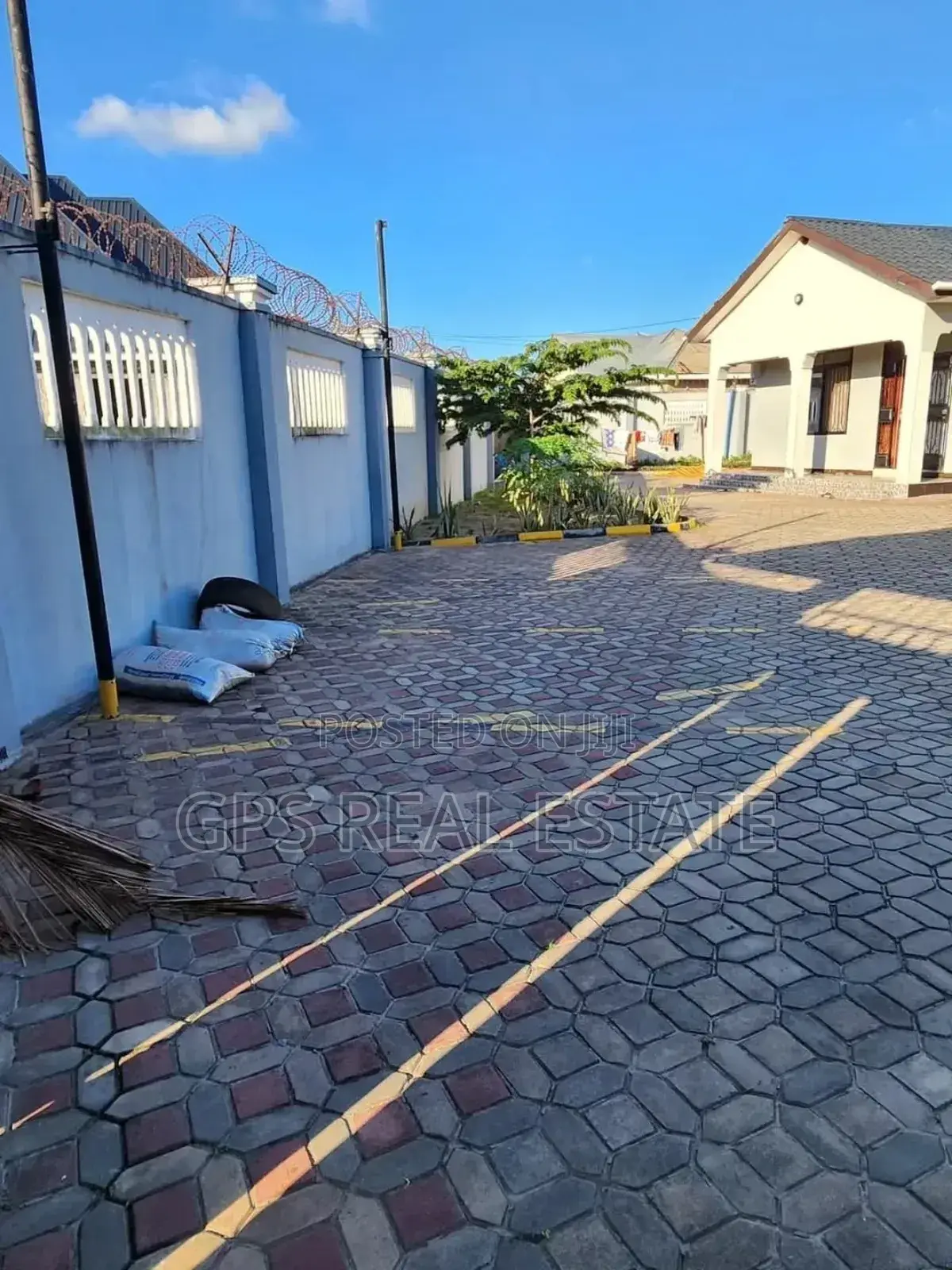 3bdrm House in Mikwambe, Kigamboni for sale