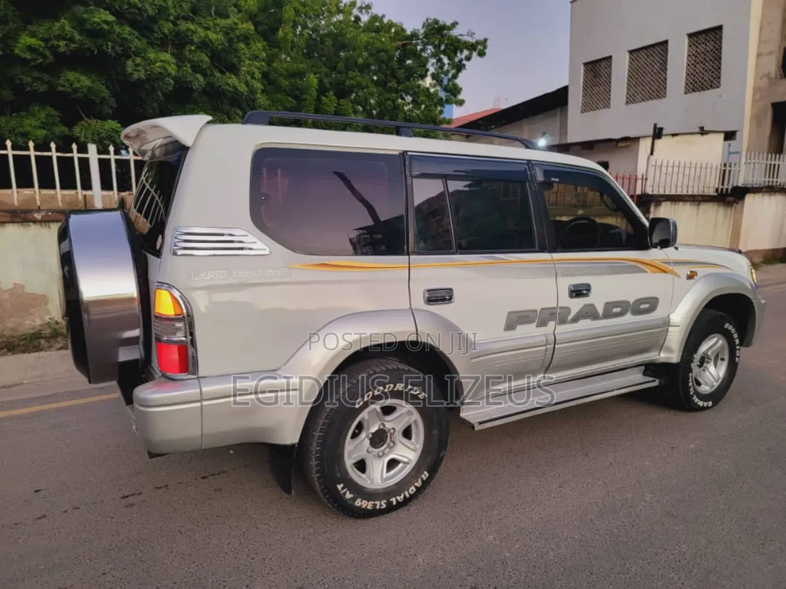 Toyota Land Cruiser Prado 2000 White