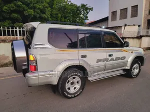 Toyota Land Cruiser Prado 2000 White