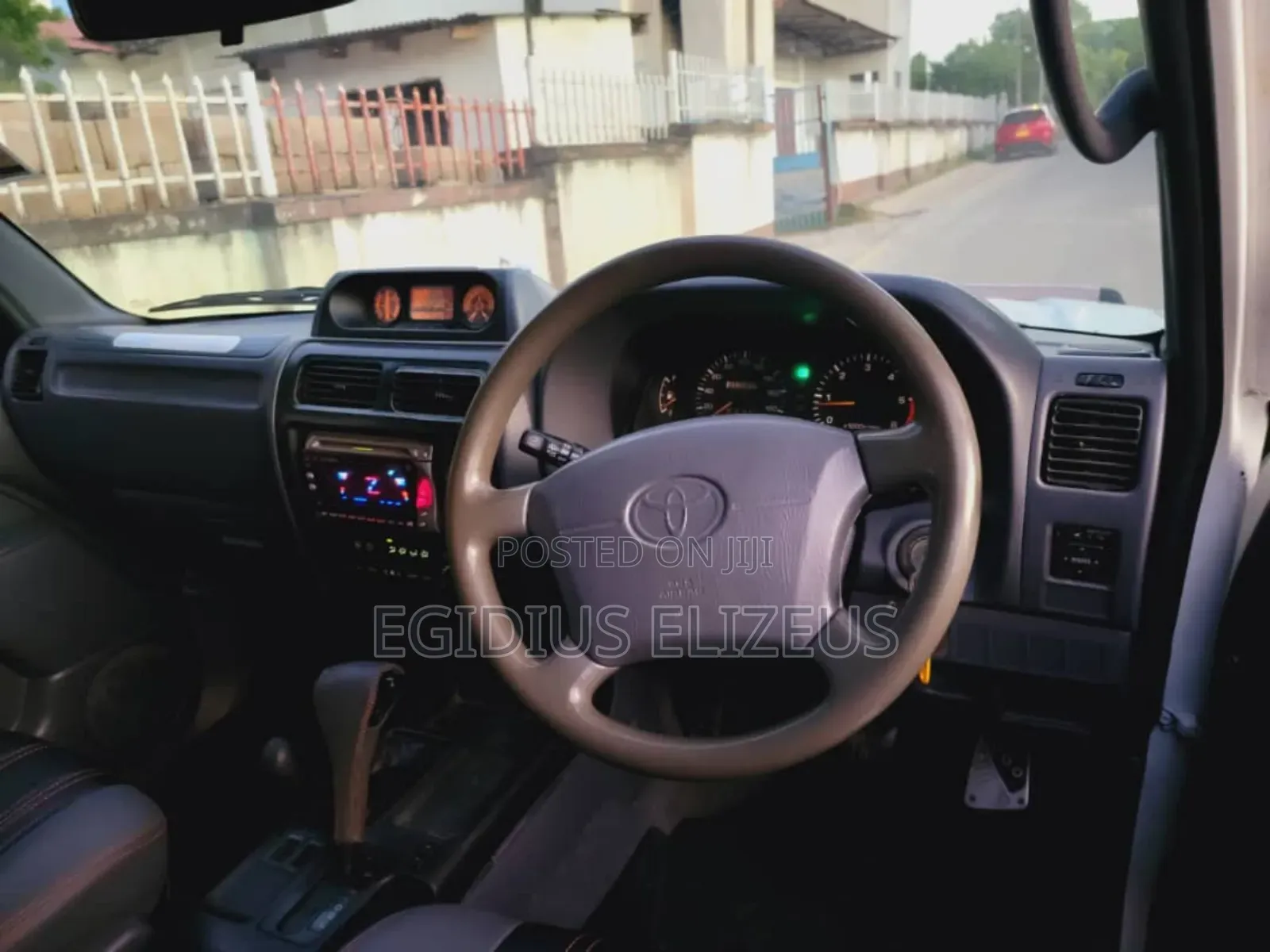 Toyota Land Cruiser Prado 2000 White