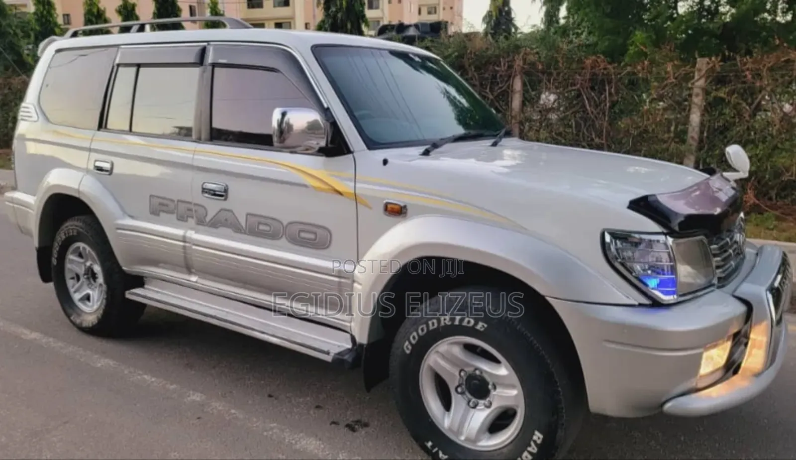 Toyota Land Cruiser Prado 2000 White