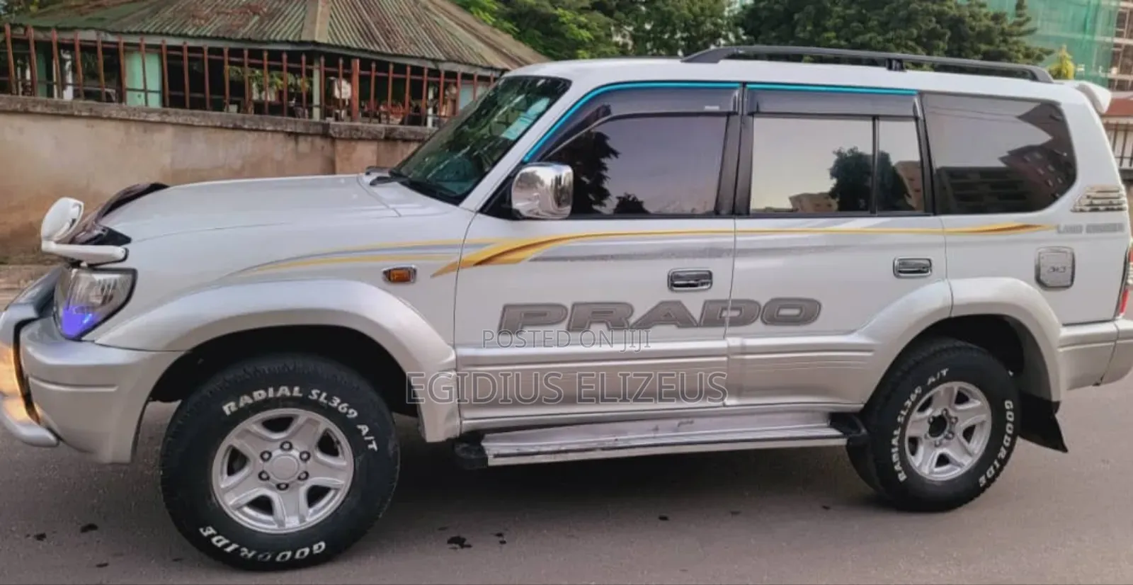 Toyota Land Cruiser Prado 2000 White