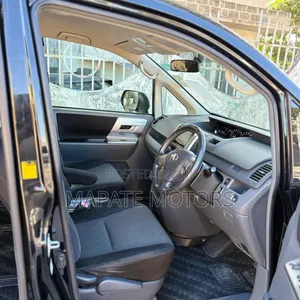 Toyota Noah 2.0 158hp AWD (8 Seater) 2012 Black