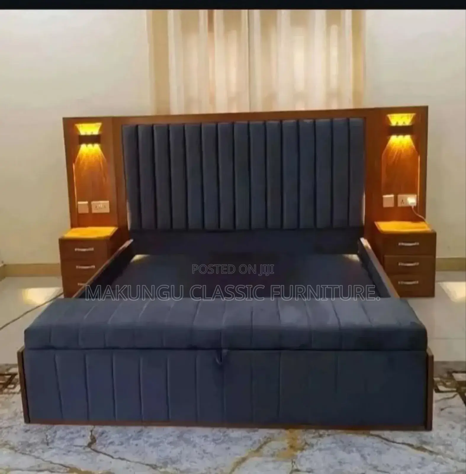 Kitanda Cha Mbao Chenye Bedlight Na Sides Table