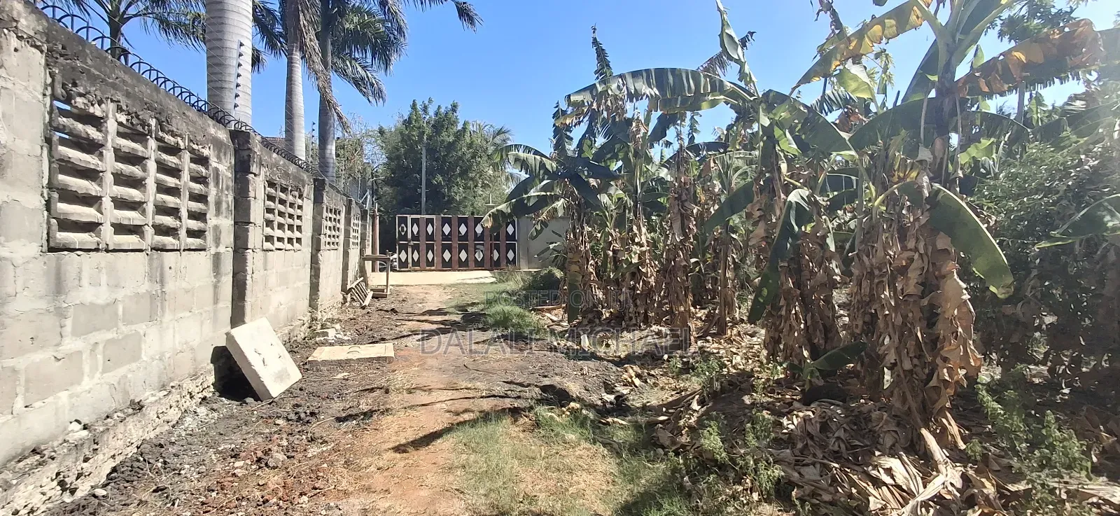 Plot for Sale 1400 SQMS
