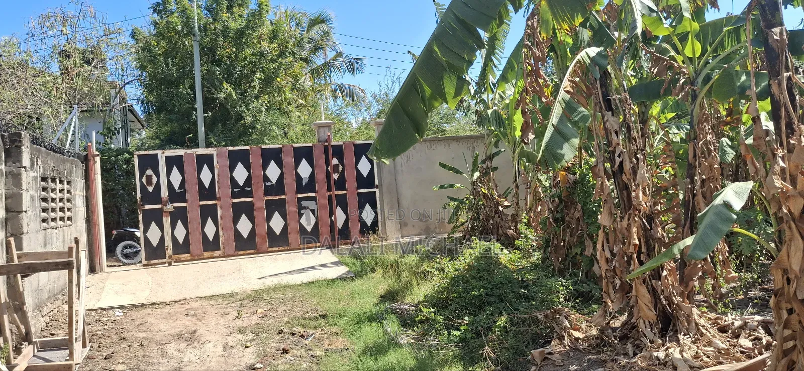 Plot for Sale 1400 SQMS