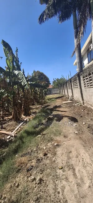 Plot for Sale 1400 SQMS