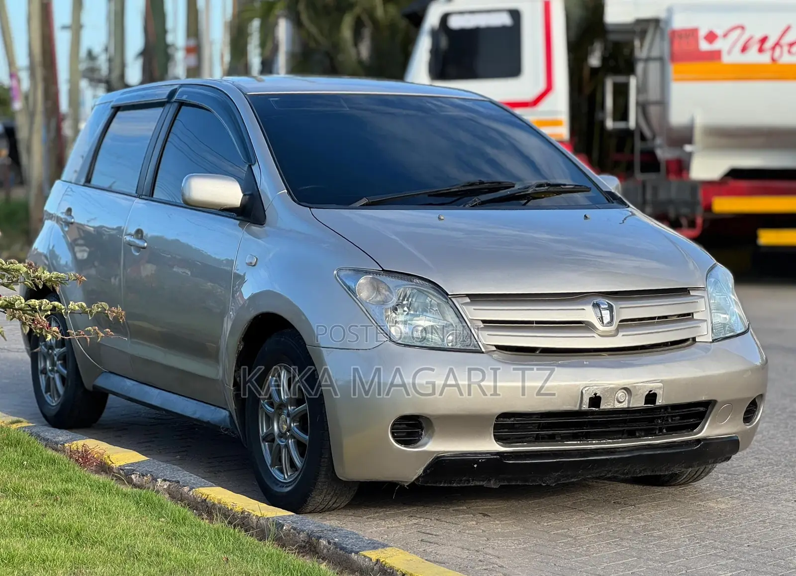 Toyota IST 2003 Gold