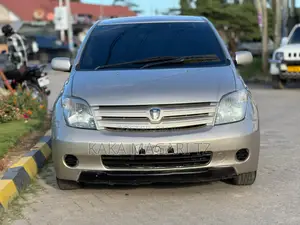 Toyota IST 2003 Gold
