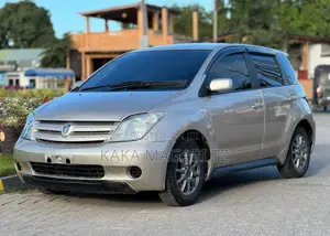 Toyota IST 2003 Gold