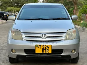 Toyota IST 2003 Silver