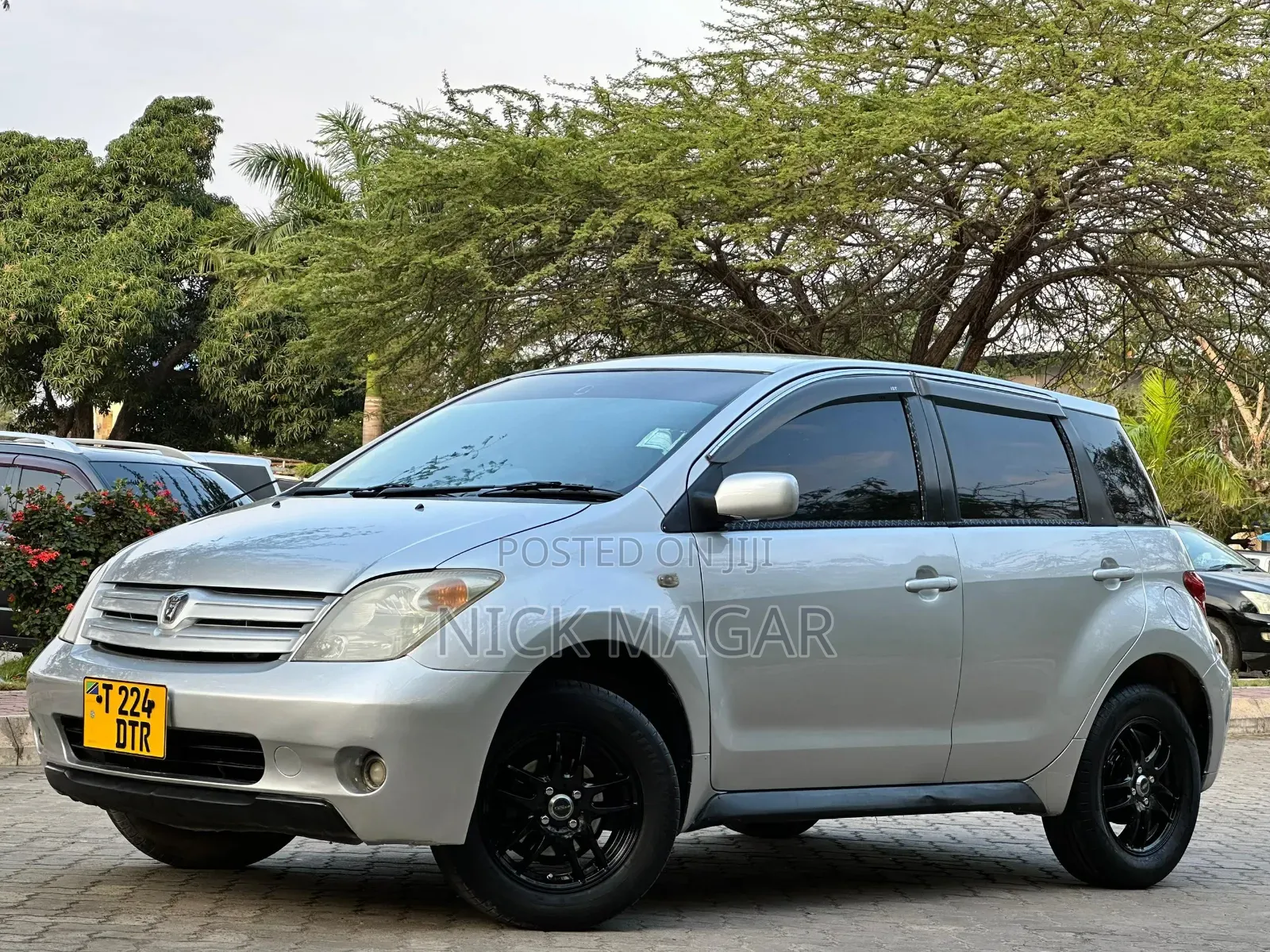 Toyota IST 2003 Silver