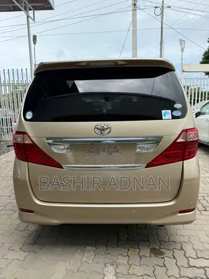 Toyota Alphard 2.4 Petrol FWD 2011 Gold