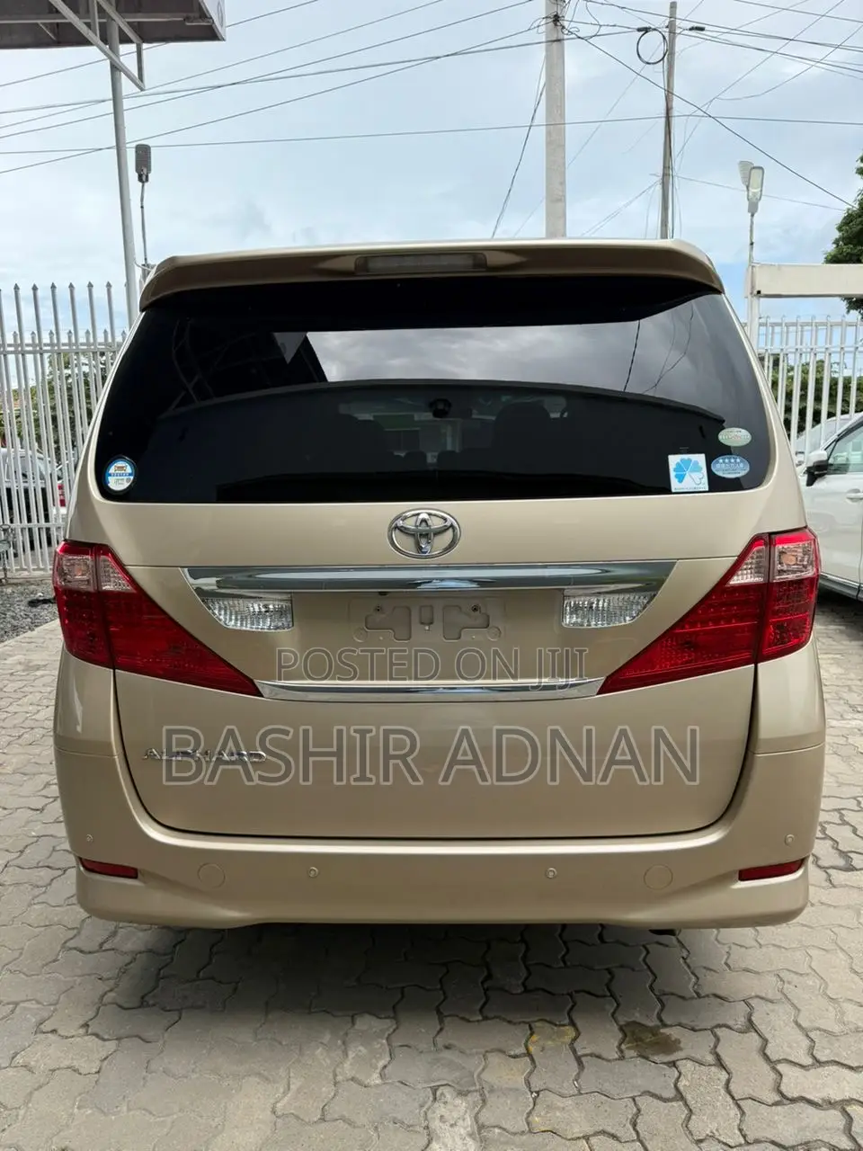 Toyota Alphard 2.4 Petrol FWD 2011 Gold