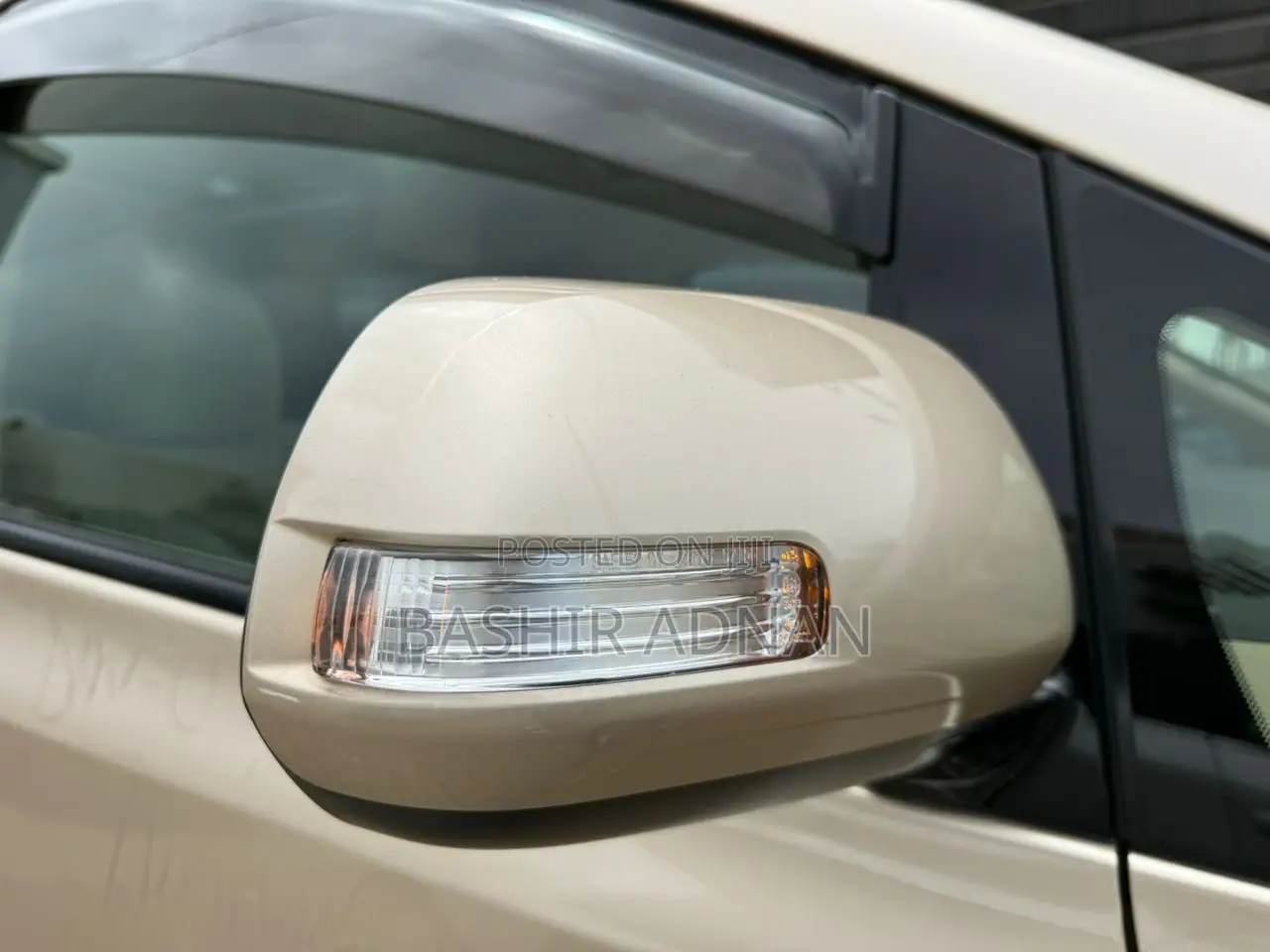 Toyota Alphard 2.4 Petrol FWD 2011 Gold