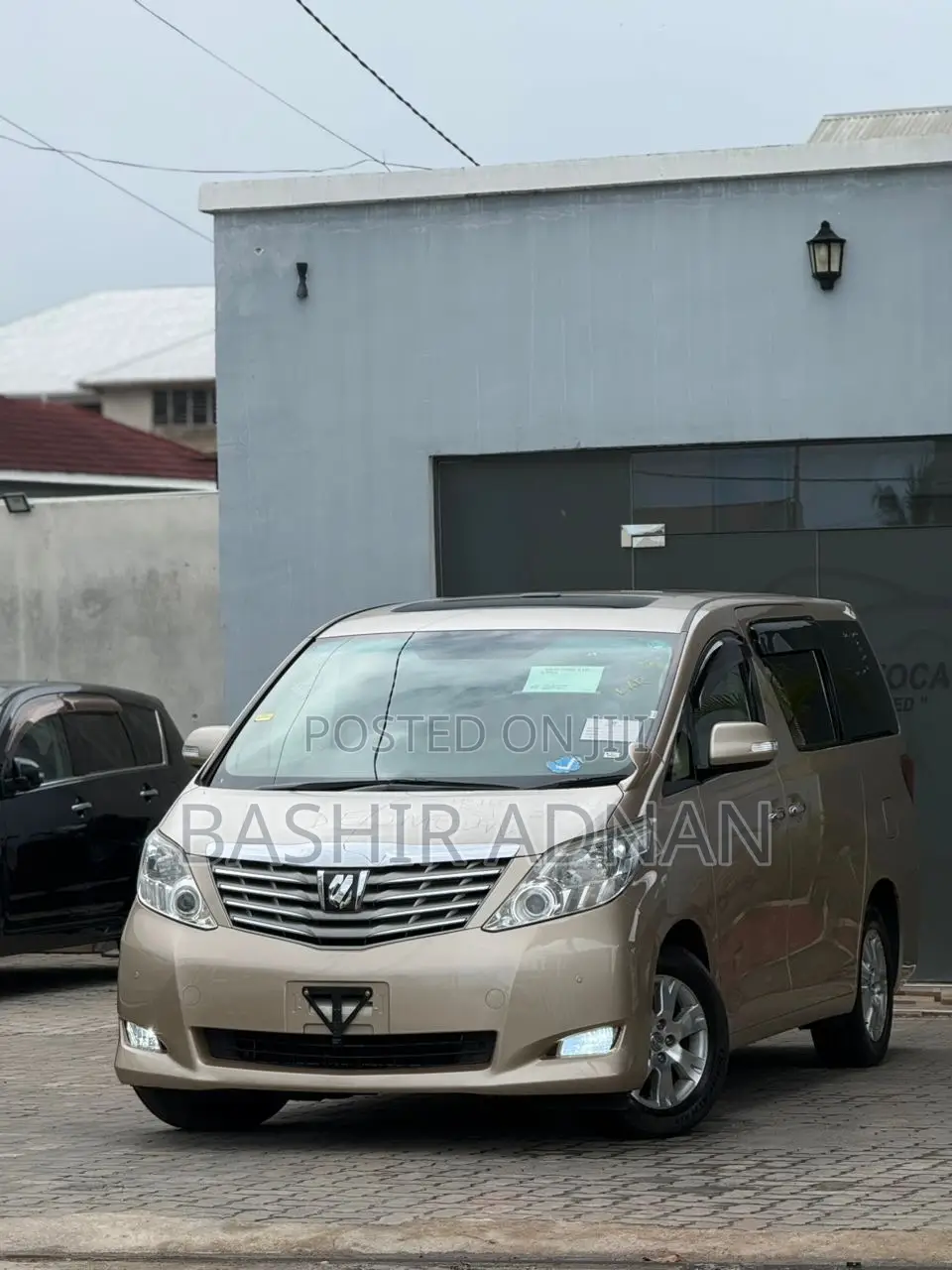 Toyota Alphard 2.4 Petrol FWD 2011 Gold