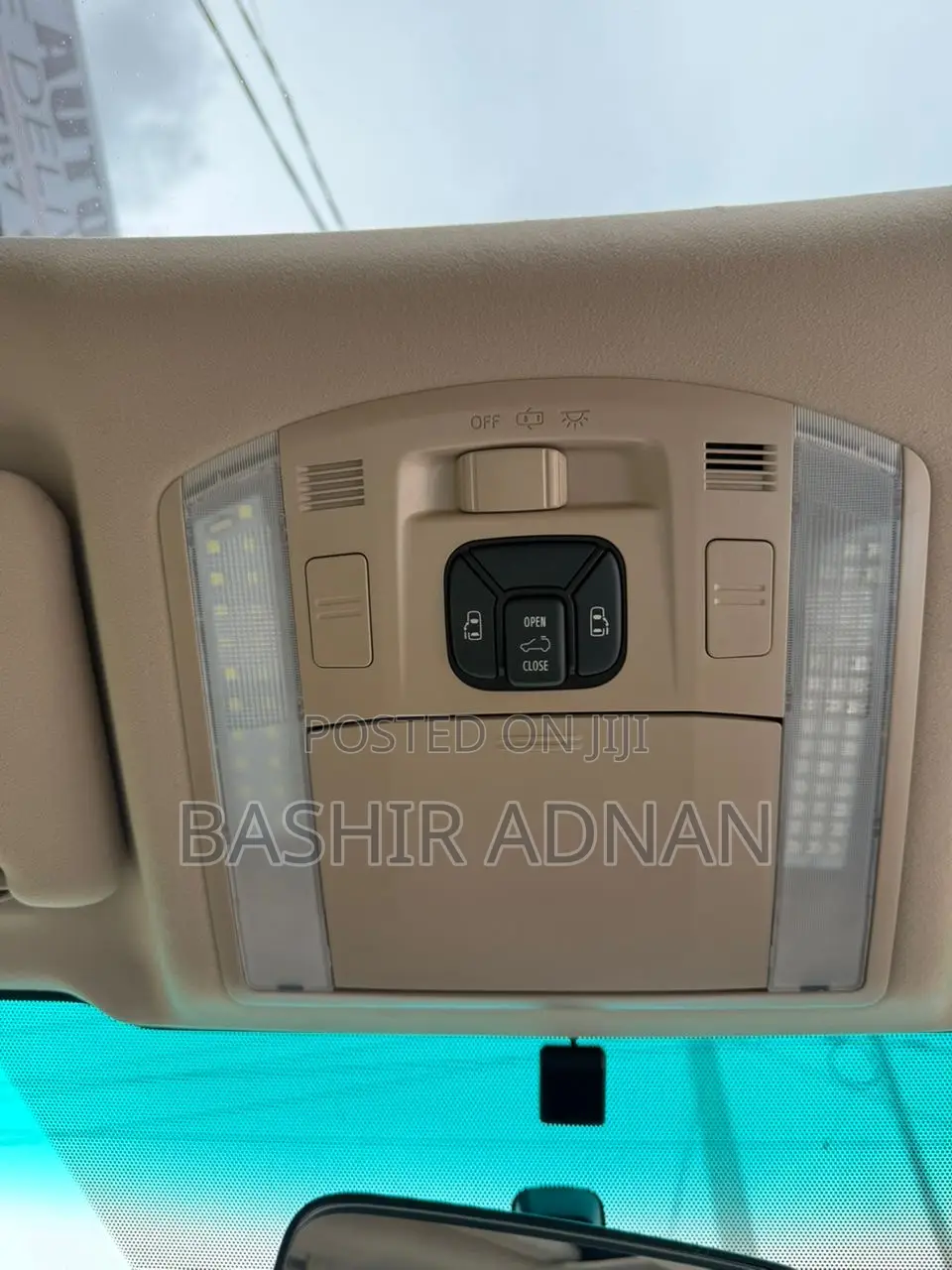 Toyota Alphard 2.4 Petrol FWD 2011 Gold