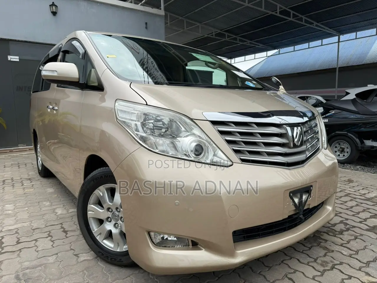 Toyota Alphard 2.4 Petrol FWD 2011 Gold
