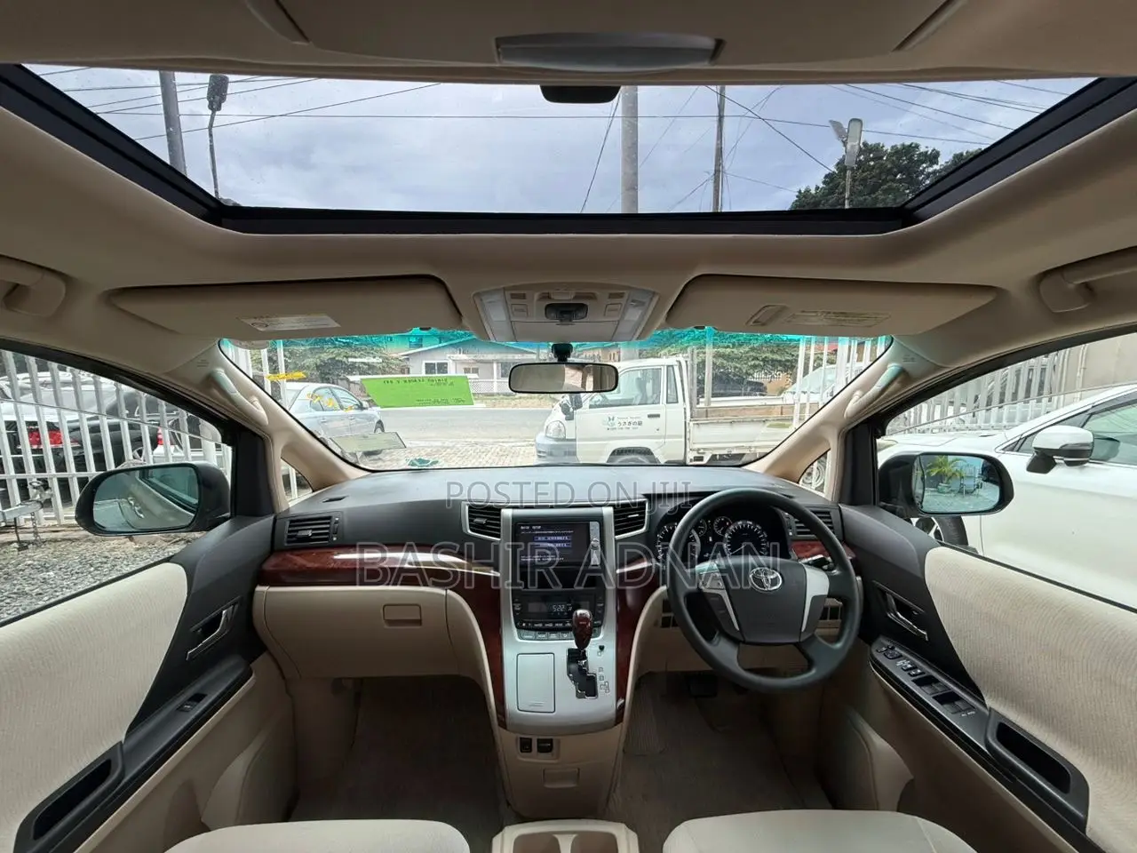 Toyota Alphard 2.4 Petrol FWD 2011 Gold